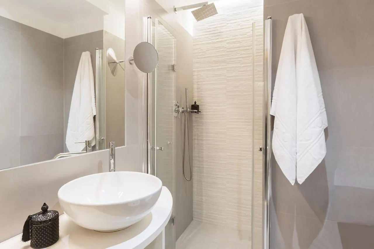 Hotel Commodore Riccione 3*,  Italia